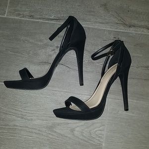 BLACK STRAPPY HEELS